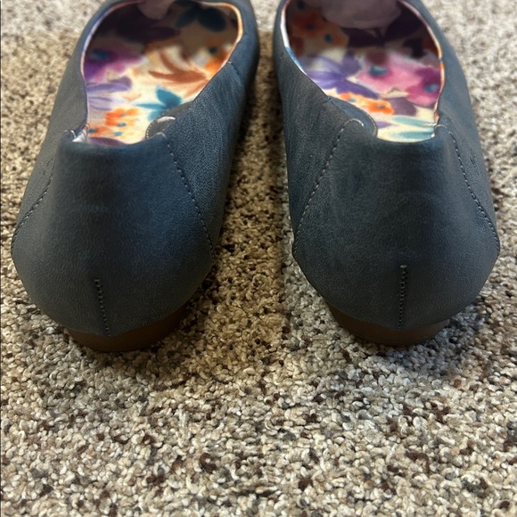 Born BOC Concept Peony flats dusty blue/grey color floral accent size 9 - Picture 8 of 13